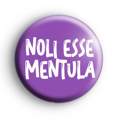 Noli esse mentula badge