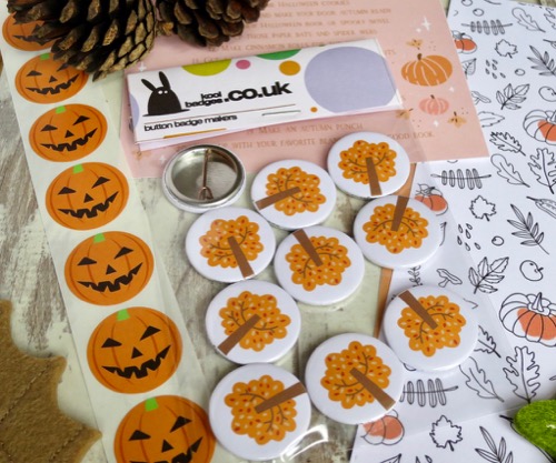 Brown autumn leaves tree badges